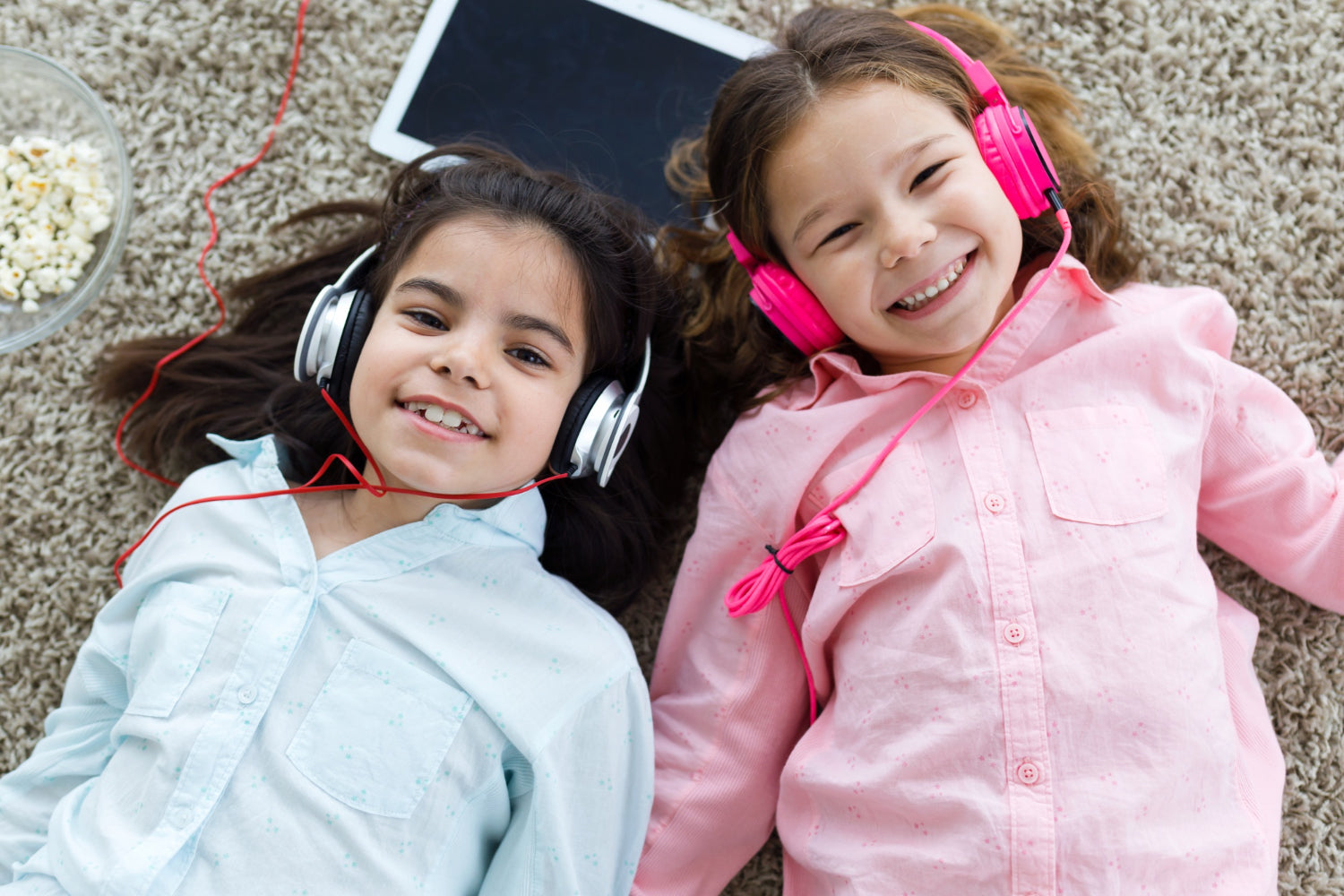 Children listening to audio books to accompany ebook